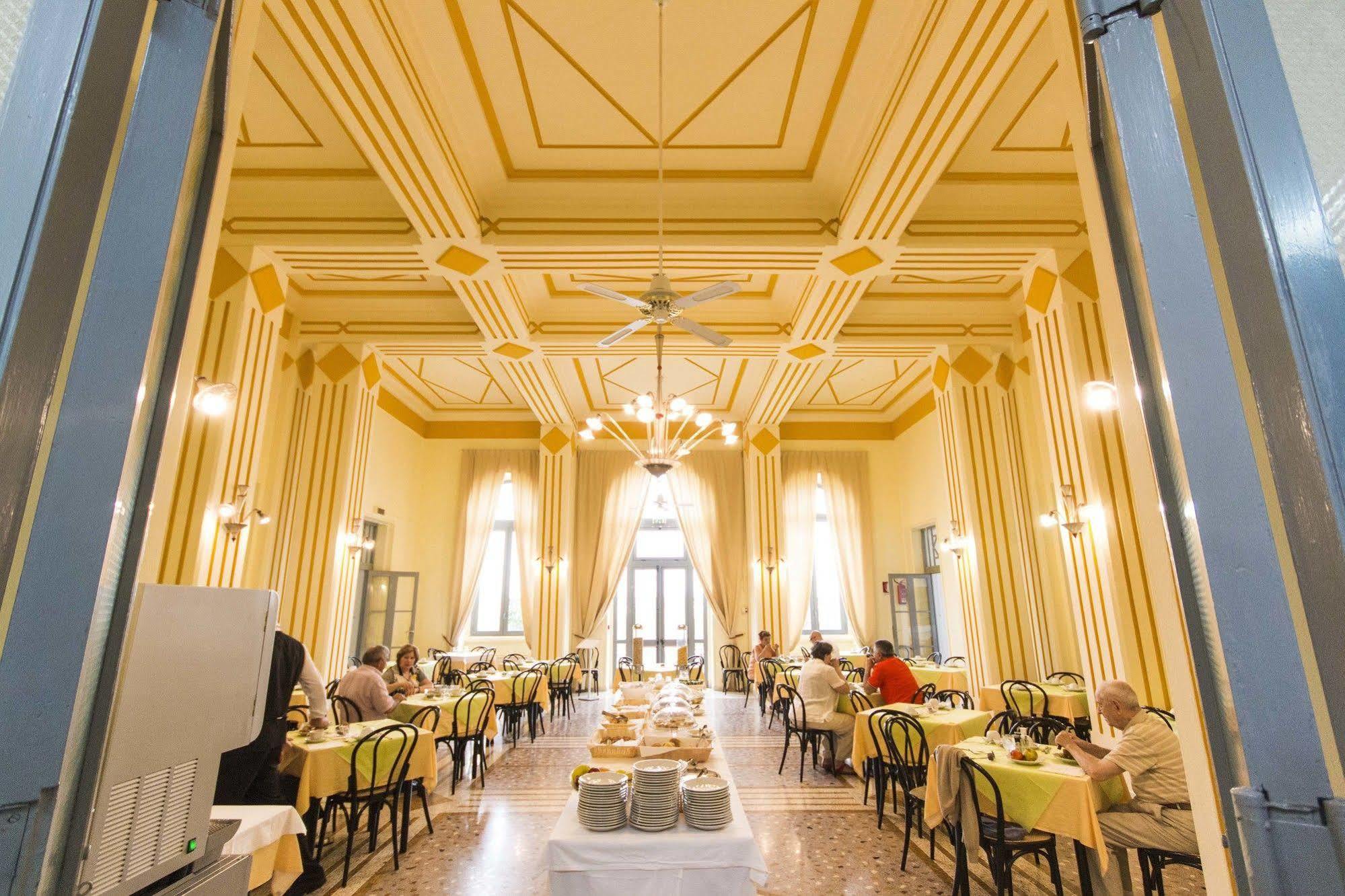Albergo Palazzo Santa Cesarea Terme Exteriör bild