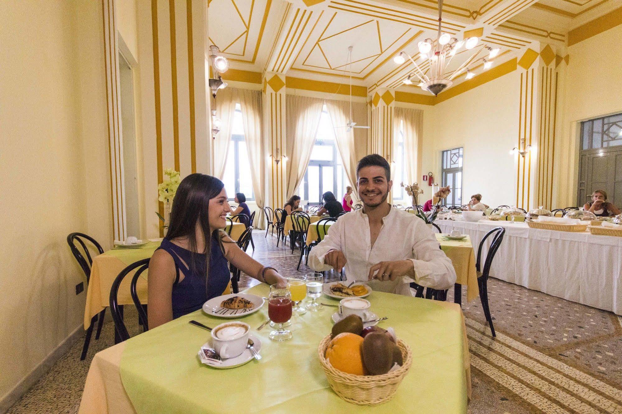 Albergo Palazzo Santa Cesarea Terme Exteriör bild