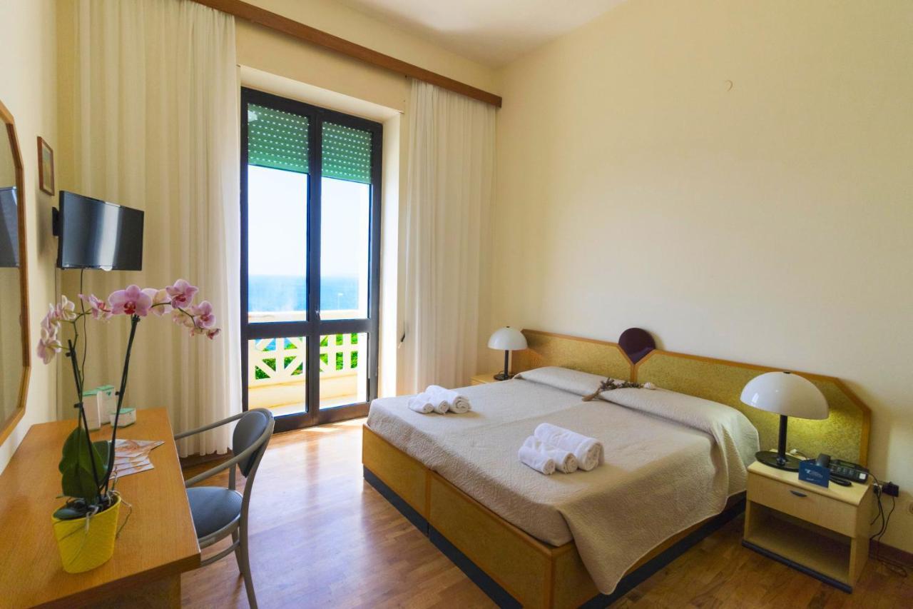 Albergo Palazzo Santa Cesarea Terme Exteriör bild