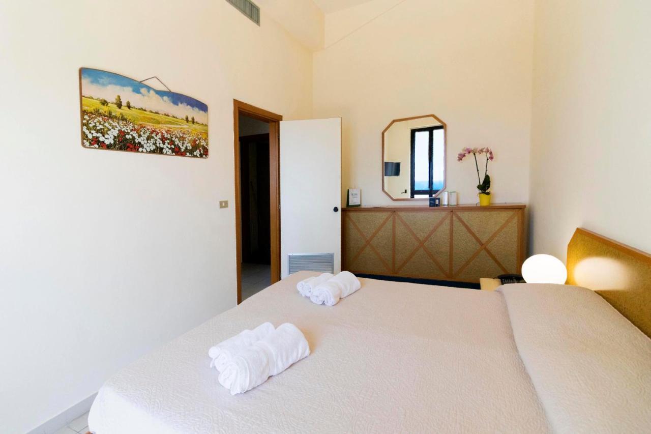 Albergo Palazzo Santa Cesarea Terme Exteriör bild