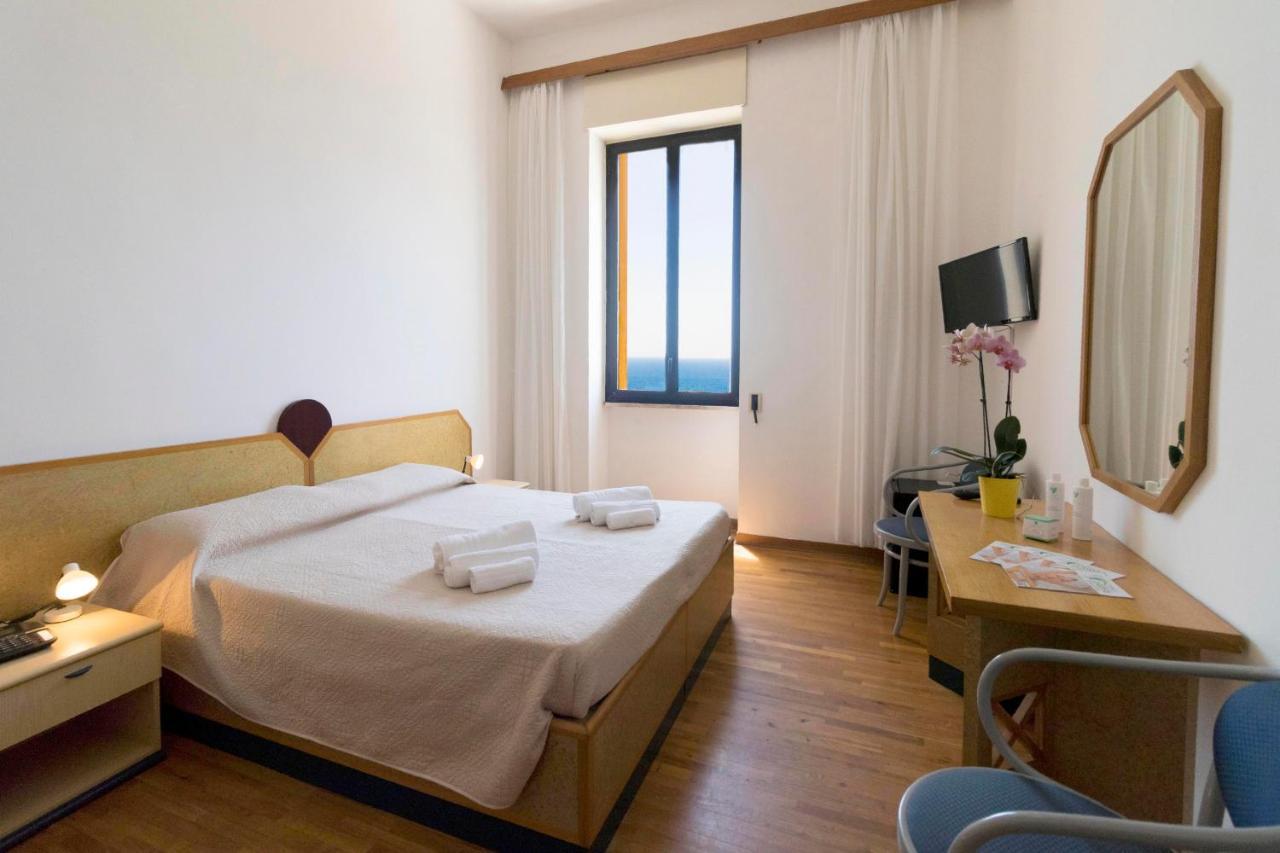Albergo Palazzo Santa Cesarea Terme Exteriör bild