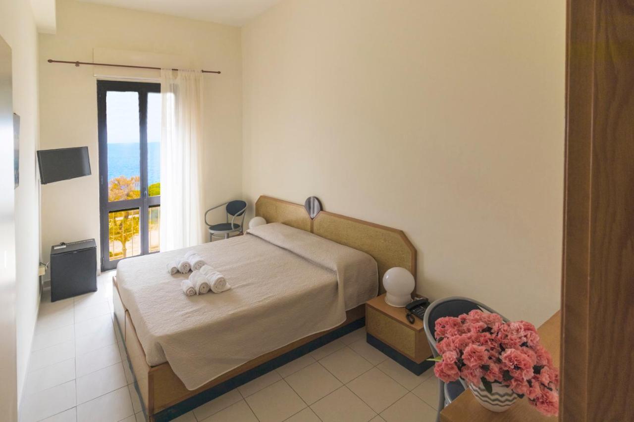 Albergo Palazzo Santa Cesarea Terme Exteriör bild